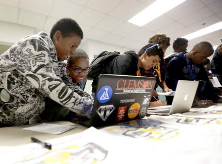 CommunityCode reaches 900 students in Gainesville, FL